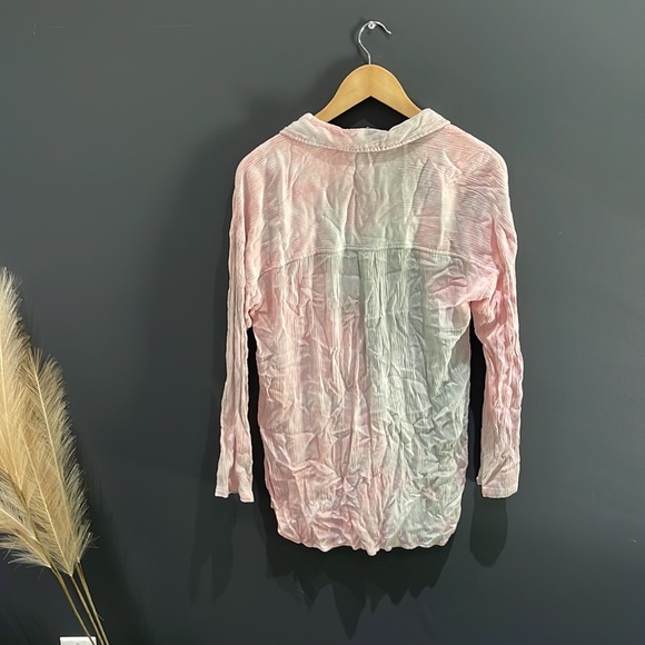 BB Dakota button up top - Picture 2 of 2